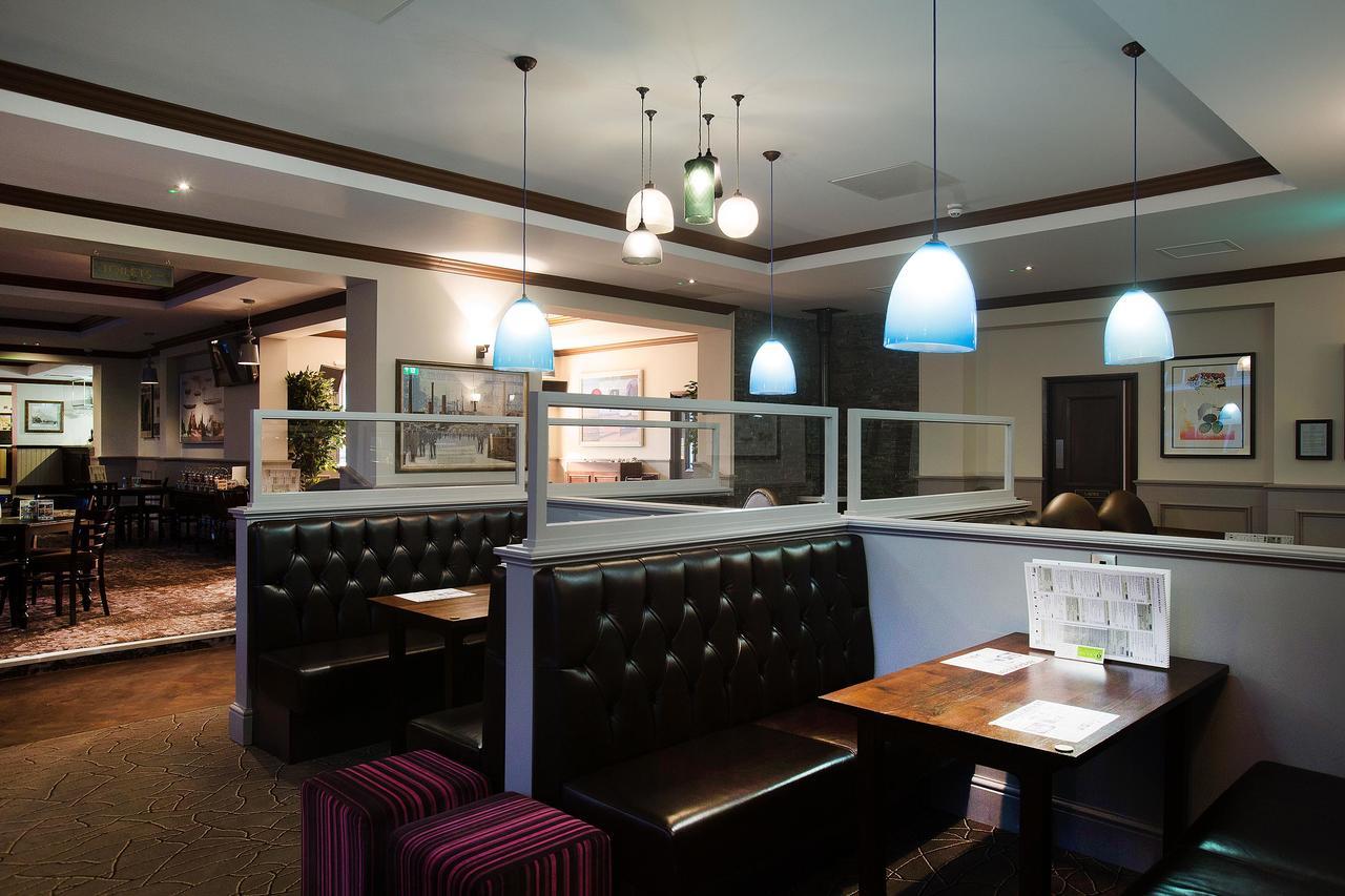 Готель The Furness Railway Wetherspoon Barrow-in-Furness Екстер'єр фото