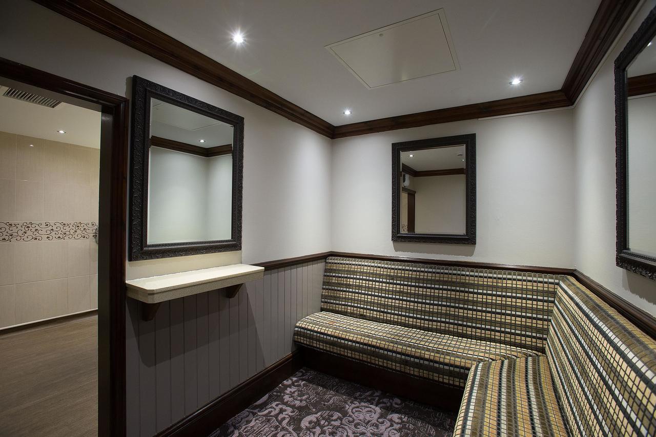 Готель The Furness Railway Wetherspoon Barrow-in-Furness Екстер'єр фото