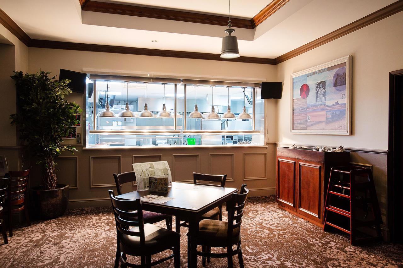 Готель The Furness Railway Wetherspoon Barrow-in-Furness Екстер'єр фото