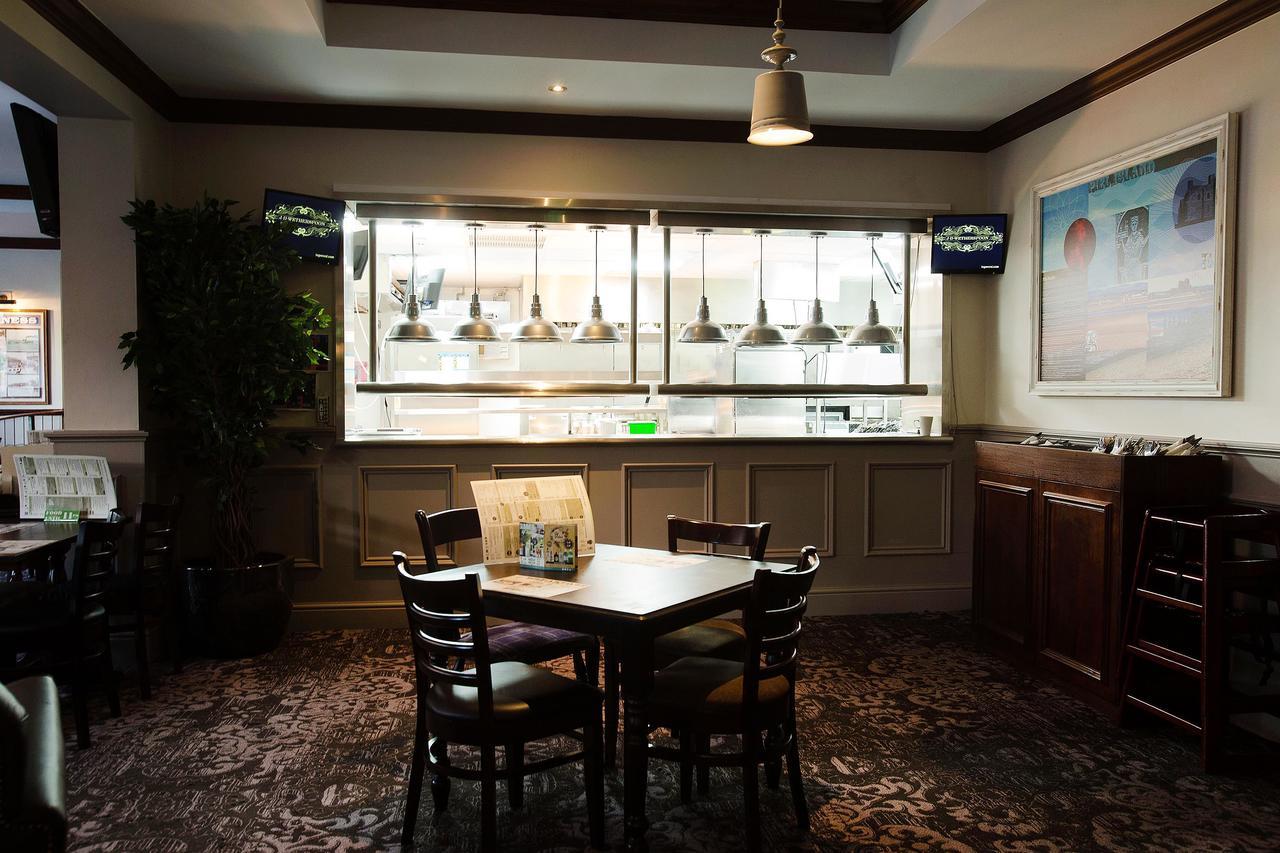 Готель The Furness Railway Wetherspoon Barrow-in-Furness Екстер'єр фото