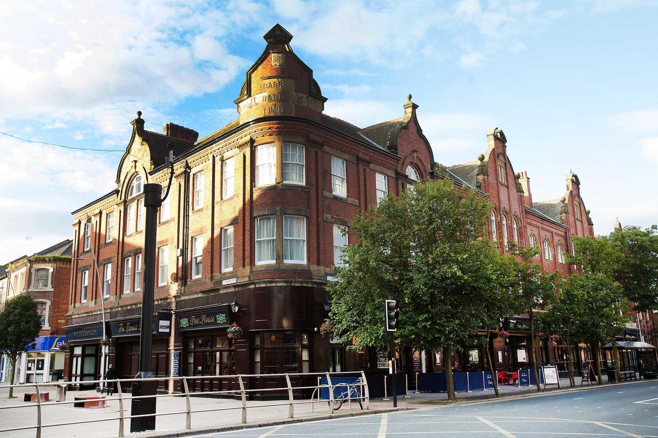 Готель The Furness Railway Wetherspoon Barrow-in-Furness Екстер'єр фото