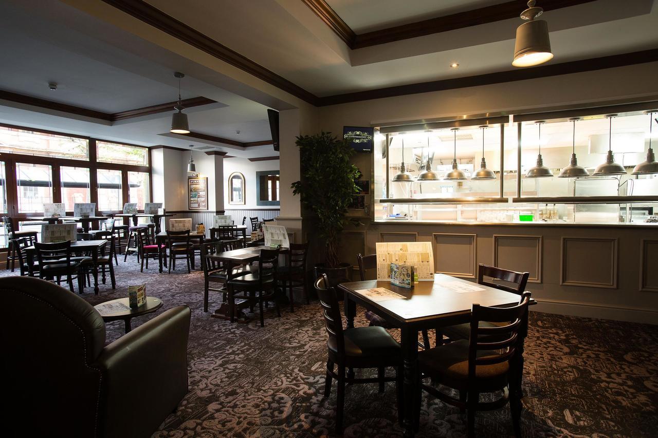 Готель The Furness Railway Wetherspoon Barrow-in-Furness Екстер'єр фото