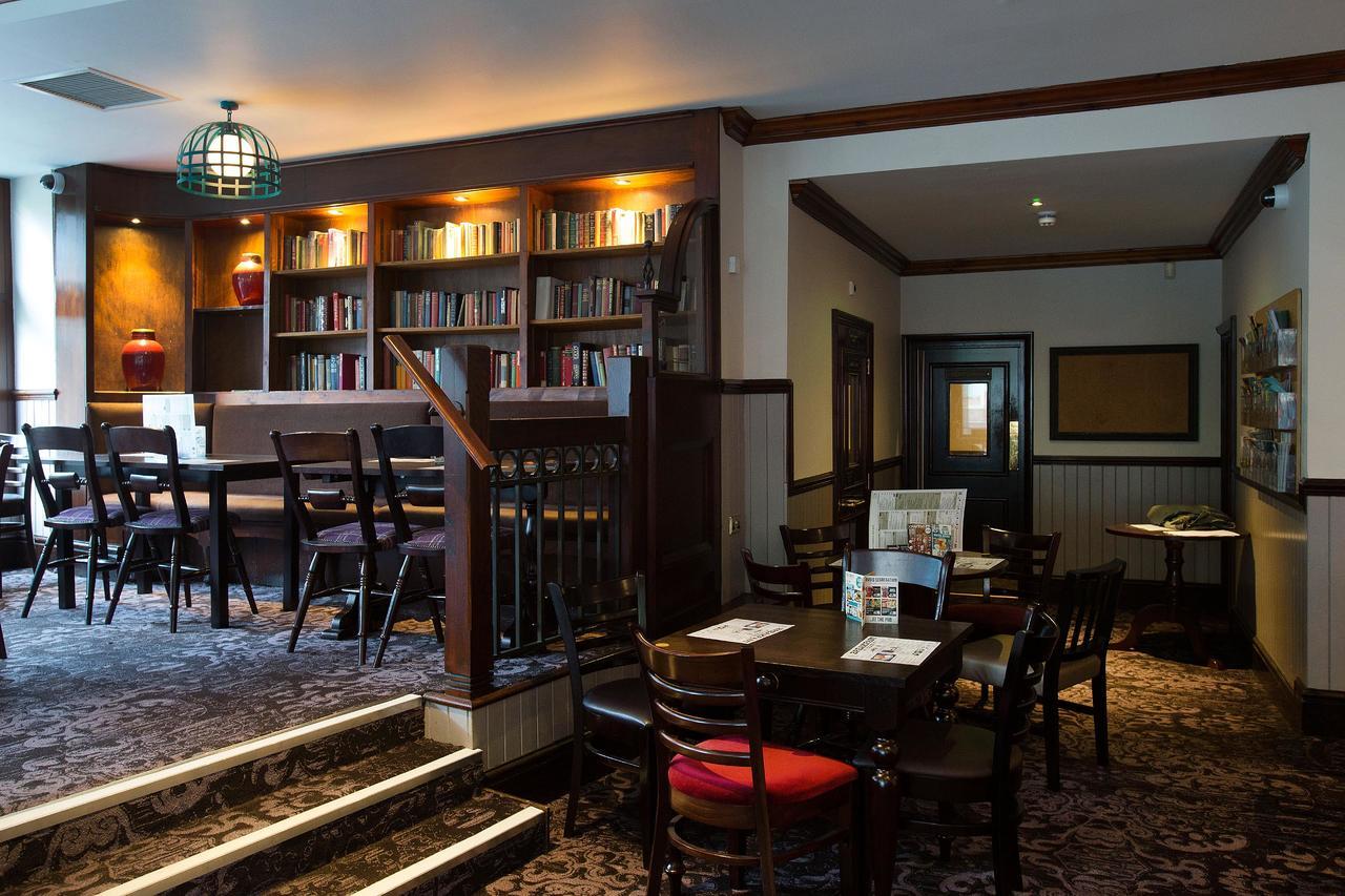Готель The Furness Railway Wetherspoon Barrow-in-Furness Екстер'єр фото