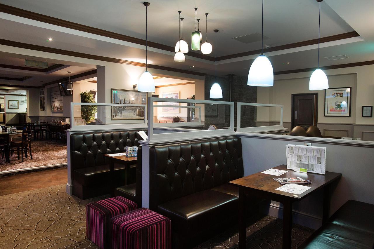 Готель The Furness Railway Wetherspoon Barrow-in-Furness Екстер'єр фото