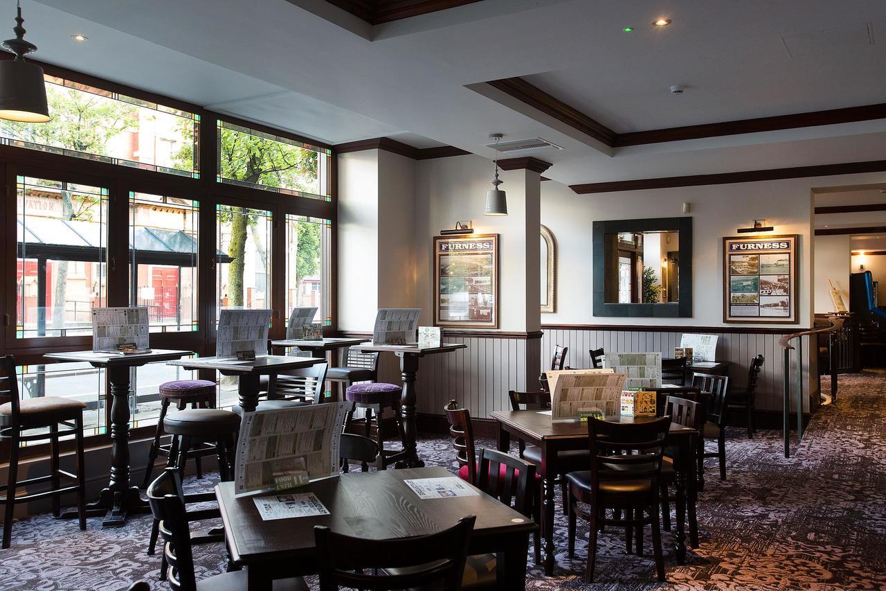 Готель The Furness Railway Wetherspoon Barrow-in-Furness Екстер'єр фото