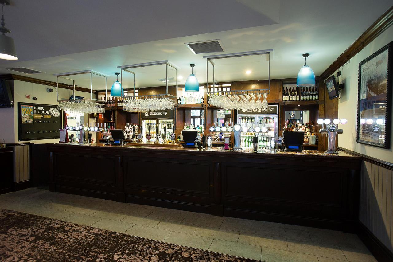 Готель The Furness Railway Wetherspoon Barrow-in-Furness Екстер'єр фото