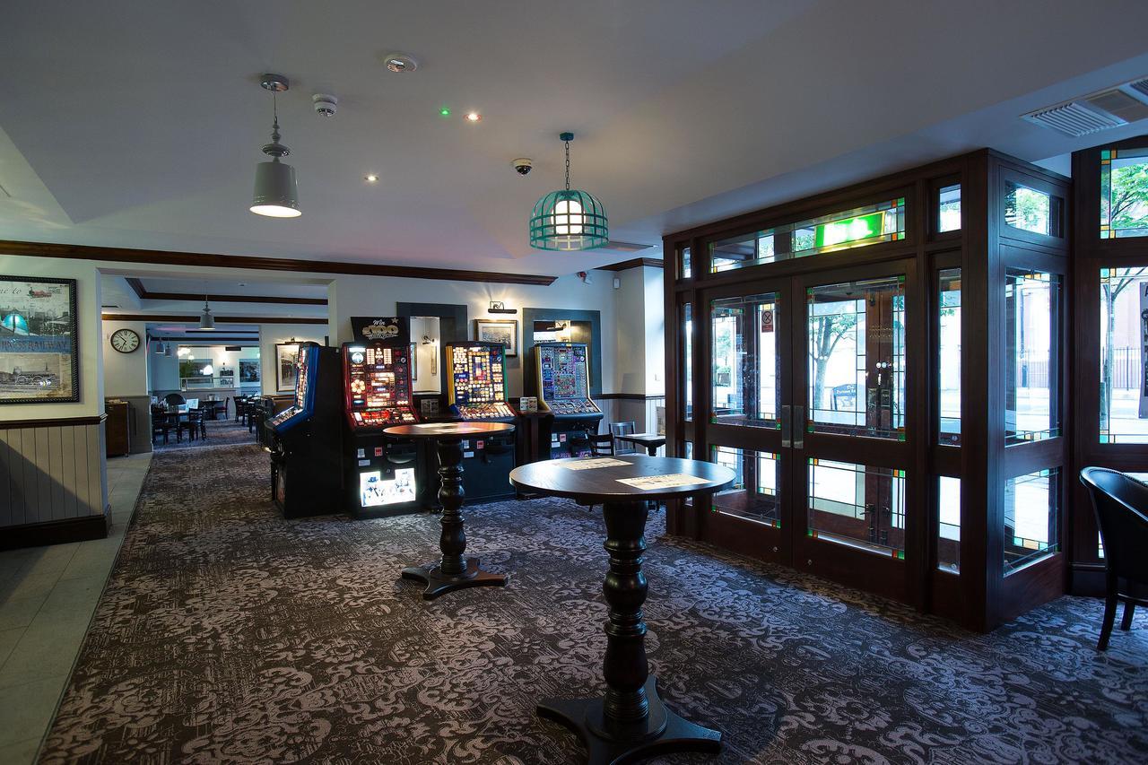 Готель The Furness Railway Wetherspoon Barrow-in-Furness Екстер'єр фото