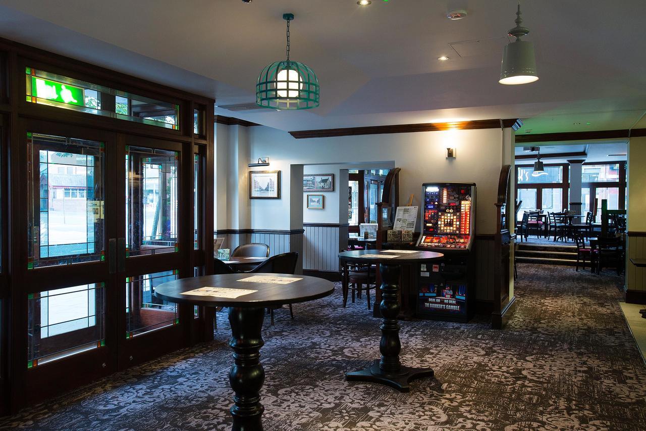 Готель The Furness Railway Wetherspoon Barrow-in-Furness Екстер'єр фото