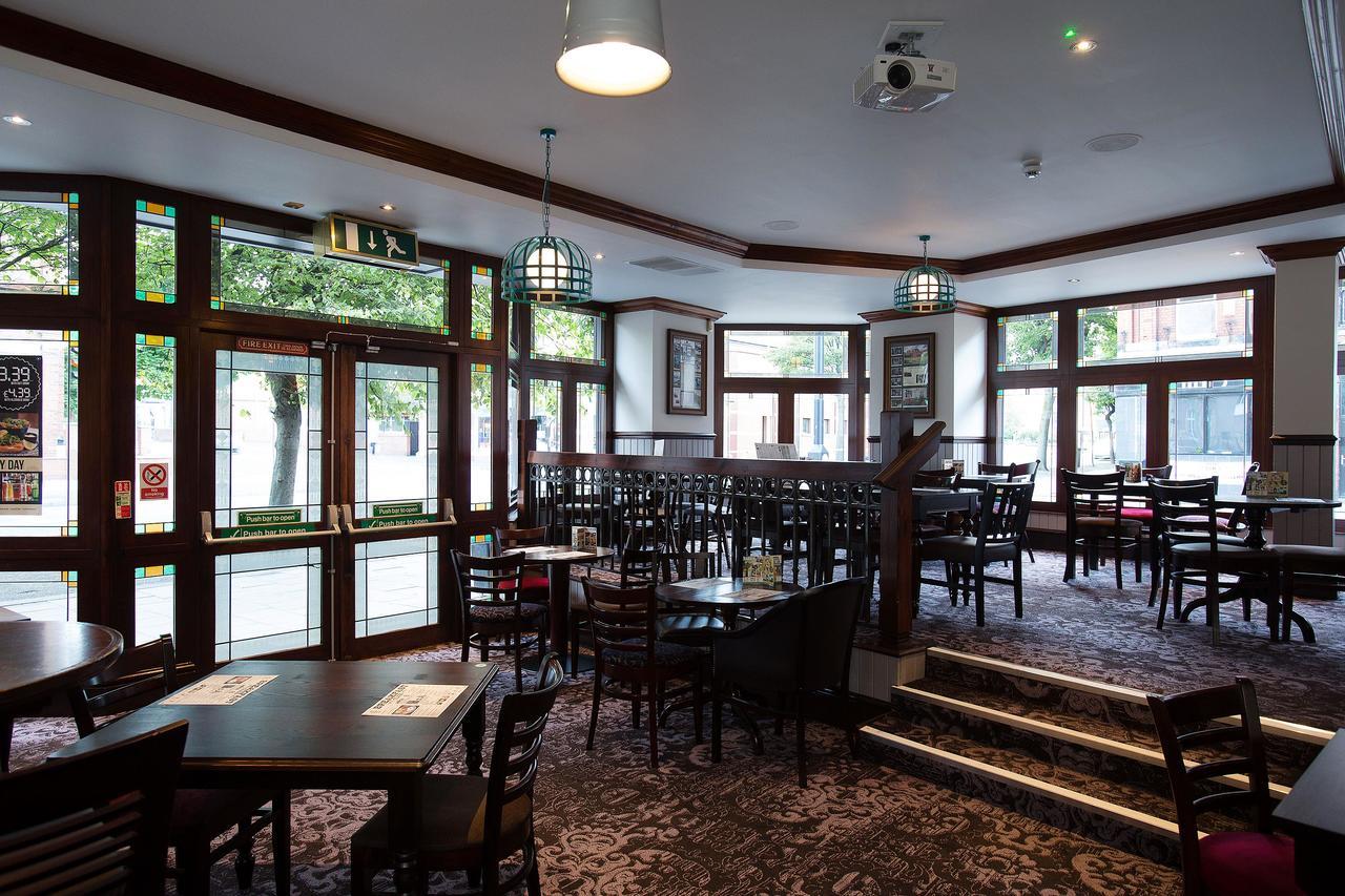 Готель The Furness Railway Wetherspoon Barrow-in-Furness Екстер'єр фото